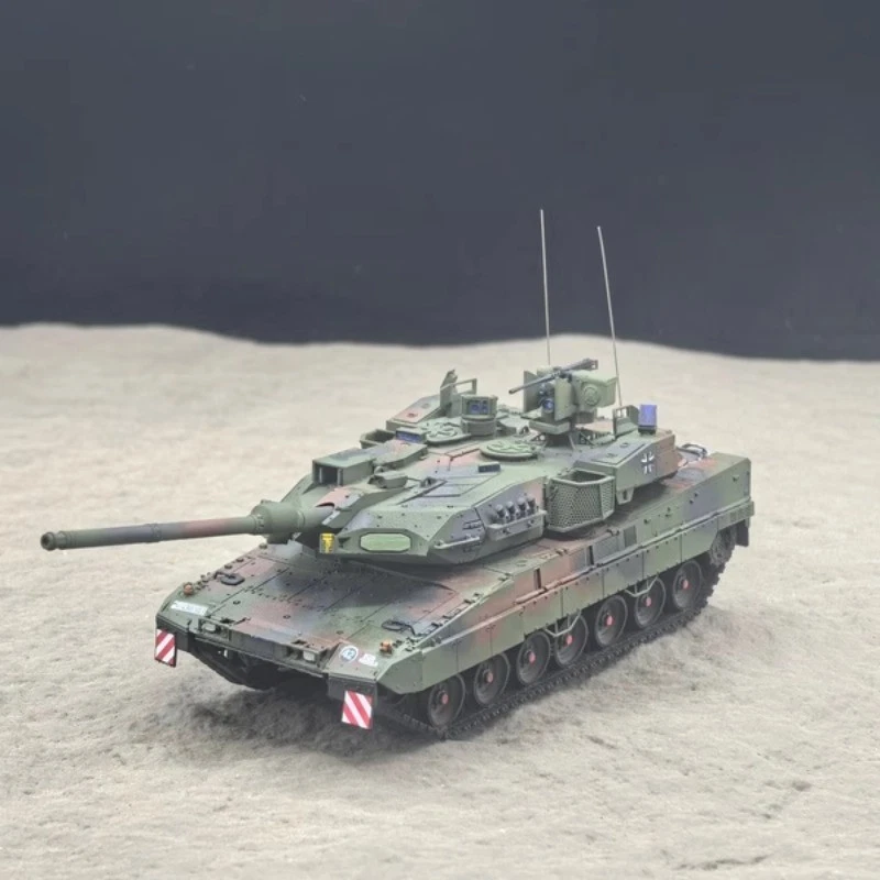 3D Printed Tank 1/72 Finished Model of The Modern German Leopard 2A8 Toy - Image 1 of 4