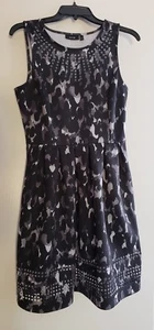 Apt 9 schwarz weiß ärmellos Plissee schönes Kleid kleines Cut Out Design - Bild 1 von 8