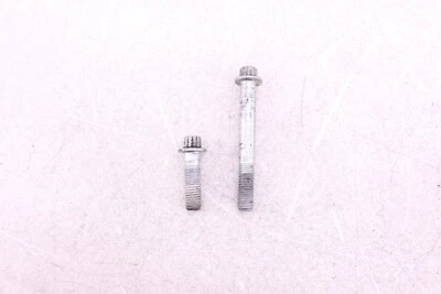 2016 11-17 Harley Davidson DYNA Street BOB 原始设备制造商前制动器 CALIPE MOUNT BOLT U9 — 第 1/3 张图片