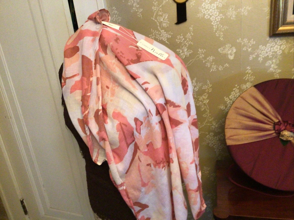 Bufanda Infinity Simply Noelle Ligera Rosa Color Melocotón Flores Nueva con Etiquetas Foto 1 de 4