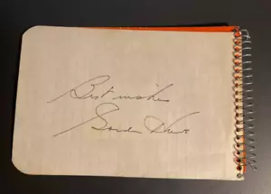 ✅🔥NEW ENGLAND / HARTFORD WHALERS GORDIE HOWE AUTOGRAPH on lined notepad paper - Picture 1 of 4