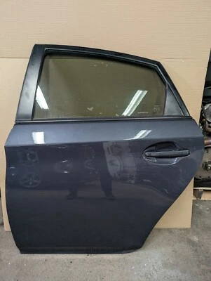 2011 TOYOTA PRIUS ЗАДНЯЯ ЛЕВАЯ ВОДИТЕЛЬСКАЯ ДВЕРЬ В СБОРЕ ЦВЕТ 8V1.Прочитайте описание - Изображение 1 из 4
