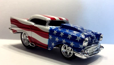 MÁQUINAS MUSCULARES ESTRELLAS Y RAYAS 1957 CHEVY -- COCHE FUNDIDO A PRESIÓN 1/64 - 57 CHEVY. Foto 1 de 3