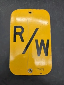 Letrero de metal amarillo antiguo R/W Bsi raro ferrocarril eléctrico de hojalata  - Imagen 1 de 2
