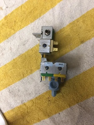 242252702 FRIGIDAIRE NEVERA VÁLVULA AGUA Envío Gratis Foto 1 de 4