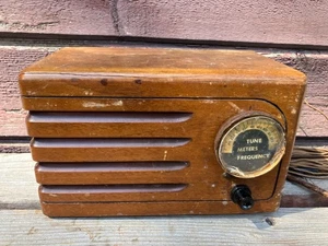Vintage Detrola Super Pee Wee Holzradio Modell 199 funktioniert - Bild 1 von 5