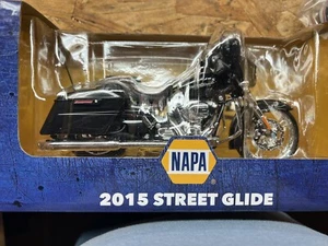 Harley-Davidson Street Glide 2015 Napa escala 1:12 diecast edición limitada - Imagen 1 de 2