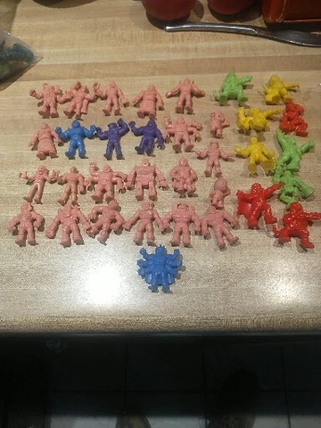 M.U.S.C.LE Men Monsters In My Pocket Lot Cover