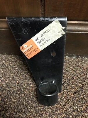 New Genuine International 481730C1 Navistar Exhaust Muffler Support Bracket - Image 1 of 4