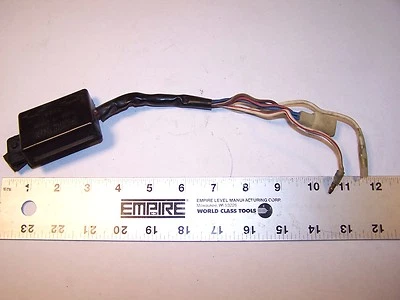 CAJA DE FUSIBLES KAWASAKI KZ1000 A 26004-035 KZ 1000 650 200 400 250 305 750 lm Foto 1 de 4