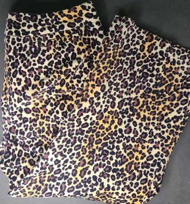 Calça de veludo feminina Larry Levine estampa de leopardo tamanho 6 cropped stretch - Imagem 1 de 4