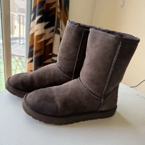 UGG Australia Women’s Boot Classic Short 5825 Size 7 BROWN - NICE & CLEAN - Picture 1 of 5