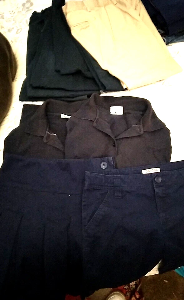 BONITO 10 PIEZAS Lote de Uniformes Escolares-Talla 10 2 Camisas, 6 Pantalones, 1 Skort, 1 Pantalones Cortos Foto 1 de 4