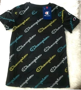 CHAMPION JUNGEN KURZARM ALL OVER PRINT SCHRIFT SPORTLICHE GRAFIK T-SHIRT, GR. S - Bild 1 von 1