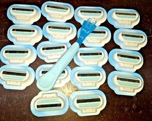 18 Razor Refills & Blue Venus Inspired RAZOR Shave Set Womens - Picture 1 of 2