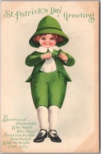 c1910s WOLF St. Patrick's Day Postkarte Mädchen im grünen Anzug / ungesungen CLAPSADDLE - Bild 1 von 2