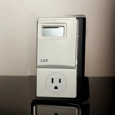Lux WIN100 Smart Temp 5-2 Programmable Outlet Space Heaters A/C Thermostat VGC - Image 1 of 4