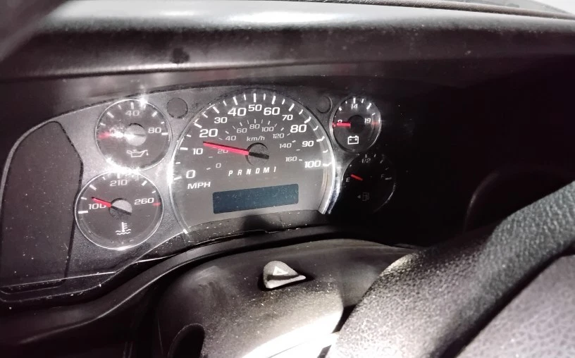 Furgoneta Savana 2500 2017 OE velocímetro calibre clúster 111 k millas GMC Foto 1 de 4