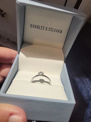 莫桑石纯银 1/10 克拉 T.W. 圆形铺面 8 码戒指 — 第 1/4 张图片