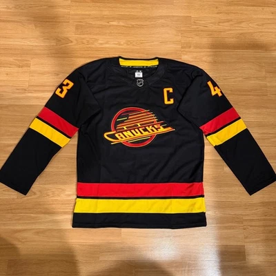 Camiseta deportiva cosida Vancouver Canucks negra retro Quinn Hughes para hombre Foto 1 de 2