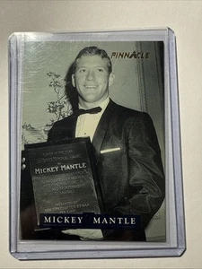1992 Pinnacle Mickey Mantle #28 Awards - Picture 1 of 2