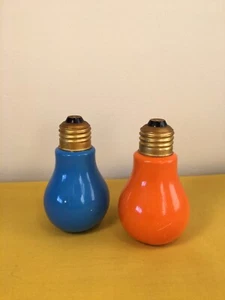Vintage Ceramic Blue Orange Lightbulb Salt Pepper Shakers Made in Japan - Foto 1 di 7