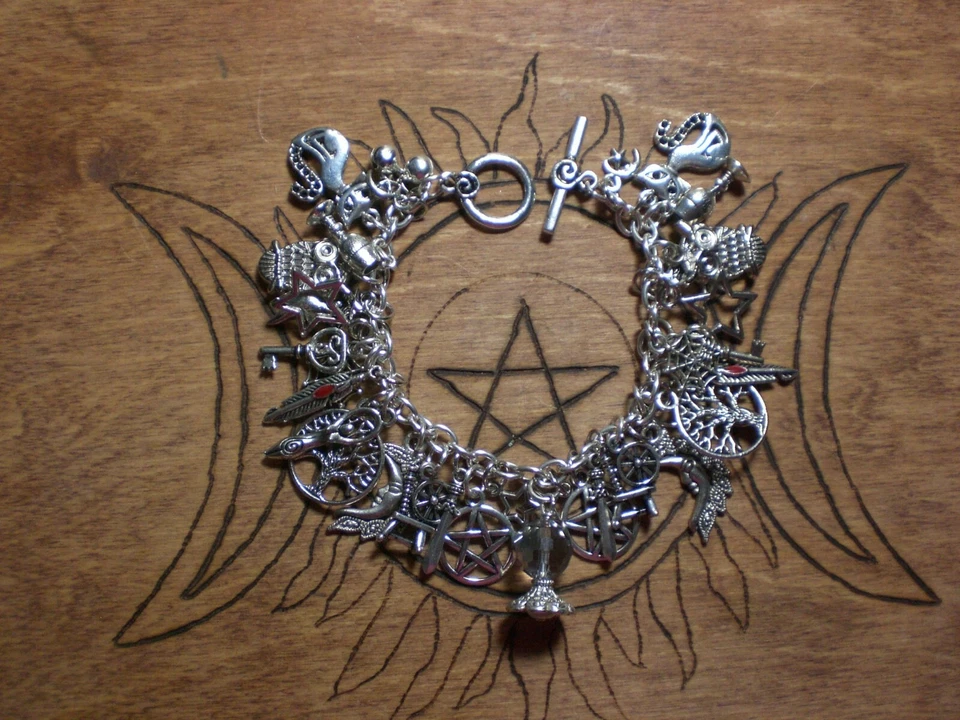 Wicca Bruja Pagana 38 Dijes Pulsera Gato Pentagrama Estrella Árbol Athame Cáliz Dijes Foto 1 de 4