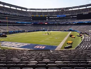 New York Giants vs Minnesota Vikings 2 or 4 Lower Level Tickets on Aisle - Picture 1 of 2