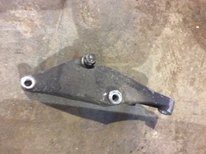 VW T4 TRANSPORTER 1992 LHD 2.4 AAB GEARBOX TO ENGINE BLOCK MOUNT 02B409905M - Picture 1 of 3