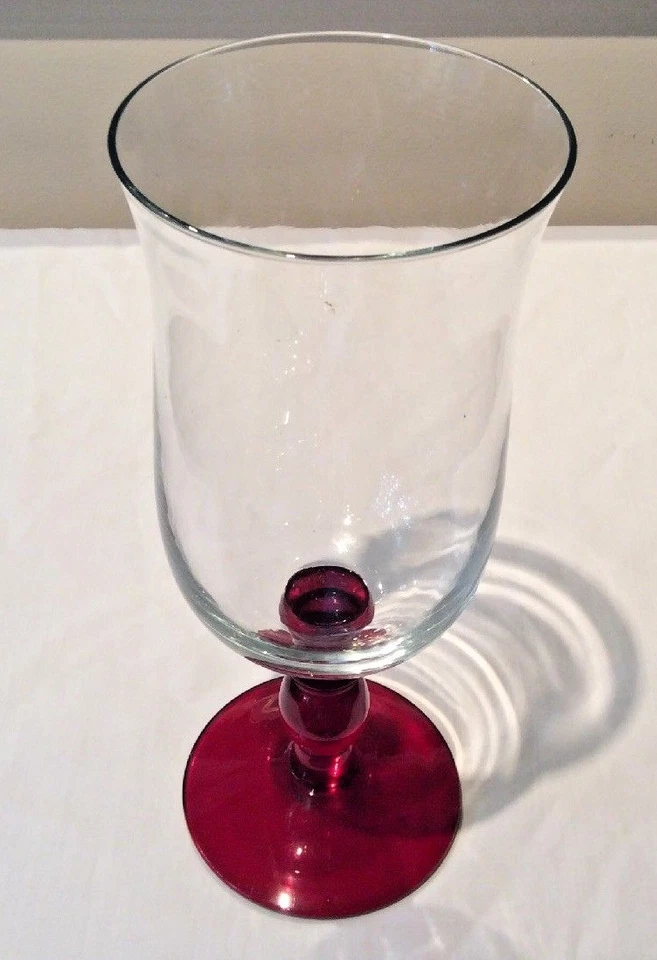 ВАЗА В СТИЛЕ УРАГАНА СТЕКЛО 9-7/8 ДЮЙМА РУБИНОВЫЙ КРАСНЫЙ ПЬЕДЕСТАЛ ПРОЗРАЧНАЯ ЧАША FTD ПРАЗДНИКИ Б/У В ОТЛИЧНОМ СОСТОЯНИИ - Изображение 1 из 4