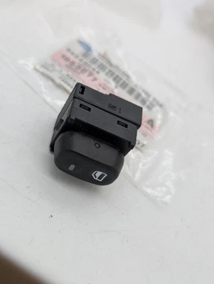 New Genuine Ford Maverick Electric Power Window Switch 1953677 Nissan Terrano - Image 1 of 2