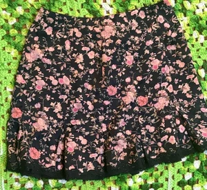 VTG Y2K Betsey Johnson New York 100% Silk Short Floral Mini Skirt Sz 2 USA - Picture 1 of 9