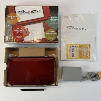 LIMPIO Nintendo Nuevo 3DS XL Rojo En Caja Con Cargador Stylus Modelo EE. UU. Top ips Foto 1 de 4