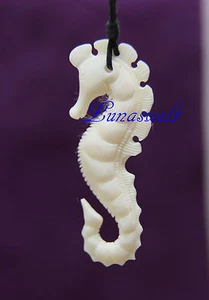 Colgante de joyería de caballito de mar de hueso de búfalo de agua blanco - Imagen 1 de 1