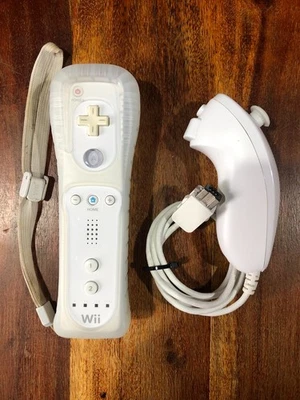 CONTROLLER WII Nintendo WiiMOTE BIANCO ORIGINALE con NUNCHUK WII REMOTE - Immagine 1 di 4