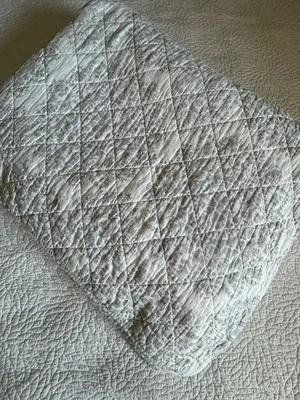 Rachel Ashwell 封面被子白色灰色奖章图案棉质 106x92 国王 — 第 1/4 张图片