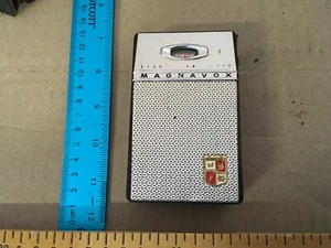 Vintage 1961 Magnavox AM-80 Portable Pocket 8 Transistor AM Radio - Working - Picture 1 of 14