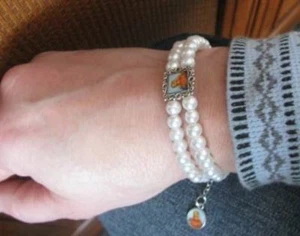 Maria Stretch Armband mit Medaille weiße Kunstperlen Perlen makellos Herz - Bild 1 von 3