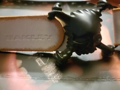 Cinturón de cuero blanco Oakley vintage Y2K hebilla calavera raro nuevo sin etiqueta. Foto 1 de 4