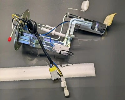 Reprodução do conjunto de bomba de combustível para Nissan Z32 300ZX 2+0 Twin Turbo e NA - Imagem 1 de 4