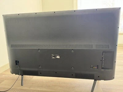 Hisense TV Modelo 60R5800E Pantalla agrietada con otras piezas en excelente estado Foto 1 de 4