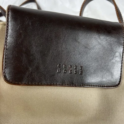 Cartera pequeña rectangular Crazy Horse con área de cuero marrón Foto 1 de 4