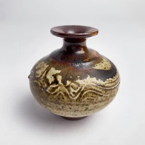 Kleine Keramik Vase hellbraun mit repariertem Rand signiert Alice 3” T x 3” H - Bild 1 von 9