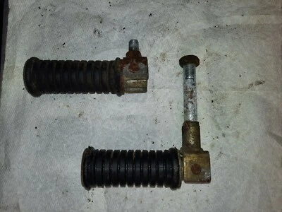 Pinos traseiros Suzuki Ts185 1972 - Imagem 1 de 2