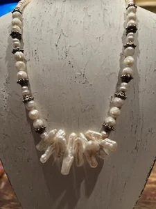 Gorgeous White Pearl Necklace With Stick Pearl Centerpiece - Picture 1 of 23