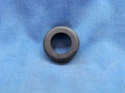 Yamaha 183-84353-00. Ojal de faro OEM. Se adapta a YAS1C (68) AS2C (69).  NP3128. Foto 1 de 4