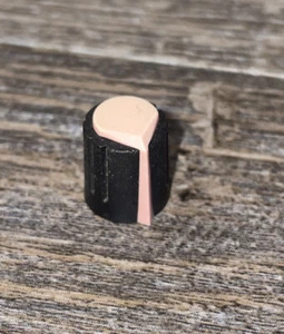 Manopola Guadagno e Mixaggio Originale per Amplificatore Peavey Vintage Ricambi Rosa/Nero - Foto 1 di 3