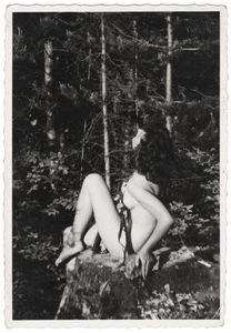 Foto de playa vintage mujer desnuda naturista playa nudista dama niña nadando 6807E - Imagen 1 de 2