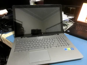 auau 550jv laptop for parts - Picture 1 of 5