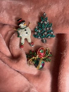 New Lot Of 3 Christmas Sparkly Brooches Tree Snow Man Ornament Free Ship H1 - Picture 1 of 6
